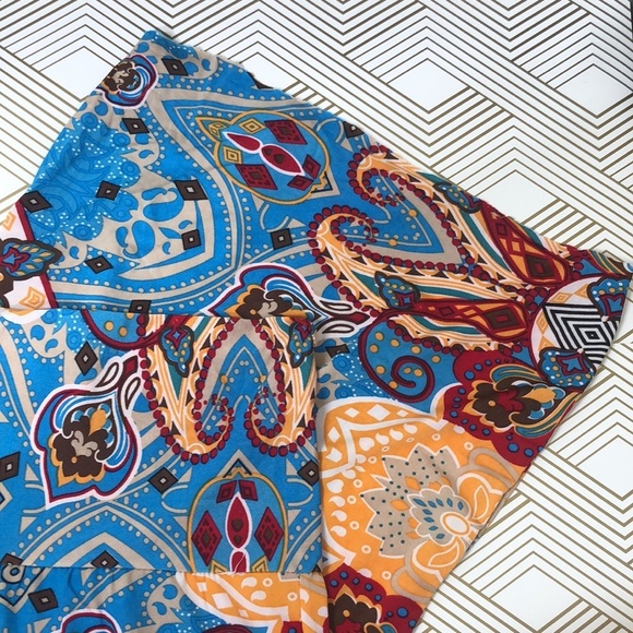 California woman pant colorful beach - Picture 3 of 10